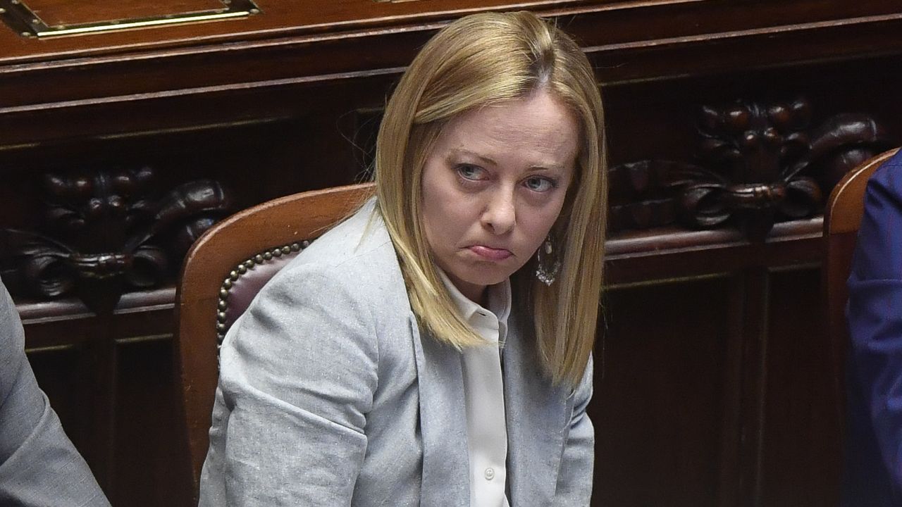 Campania, allarme per Meloni: FdI fermo all’11,93% alle regionali e Cirielli sorprende il partito con l’apertura a Roberto Fico