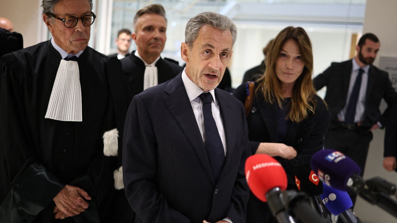 Nicolas Sarkozy condannato a 5 anni per fondi illeciti da Gheddafi