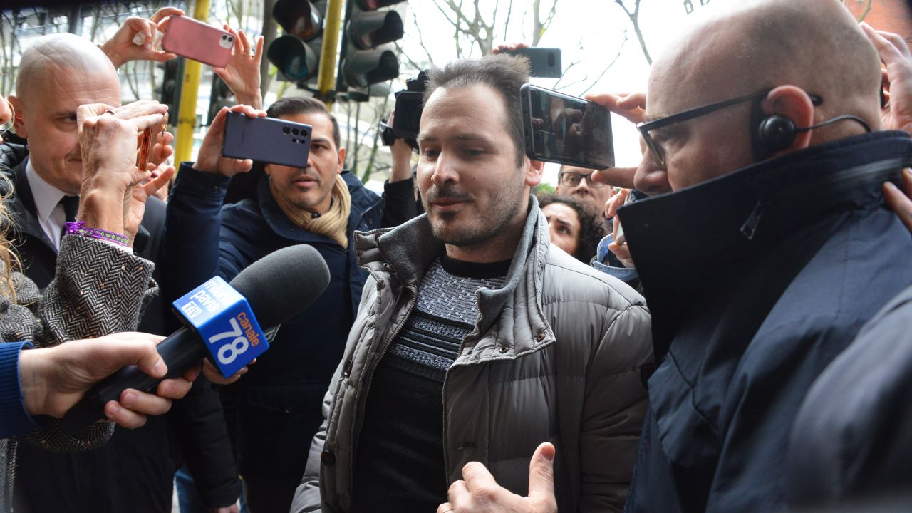 Omicidio di Chiara Poggi, la famiglia Sempio nel mirino: soldi, bigliettini e nuove indagini. Il caso riaperto dopo 17 anni