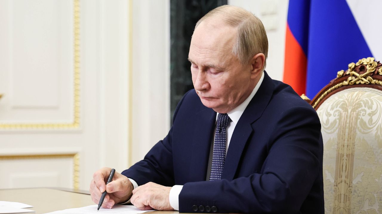 La Russia di Putin non è più la potenza invincibile che il mondo conosceva: è un gigante ferito