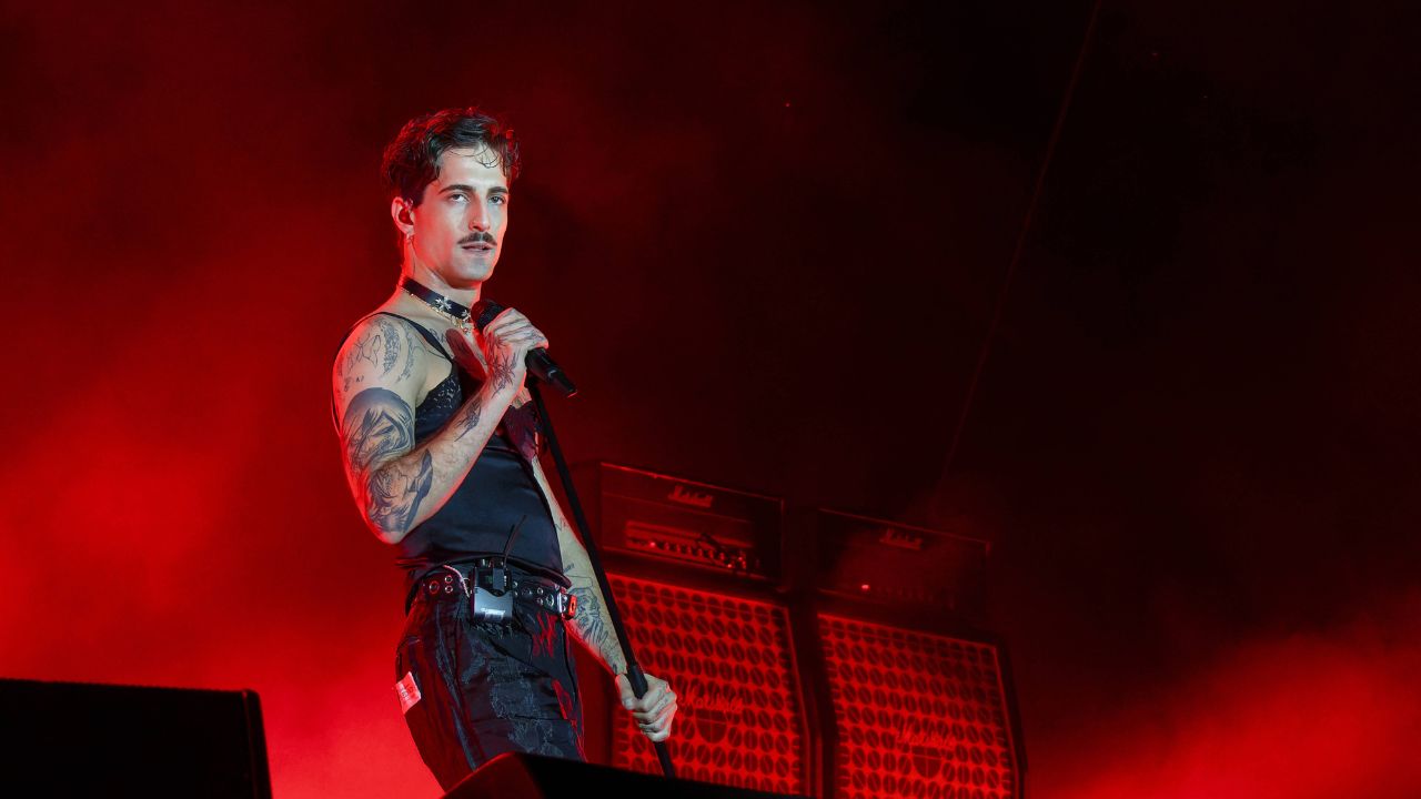 Il falso Damiano David truffa la fan innamorata: “Ho speso 15mila euro in finti pass vip”