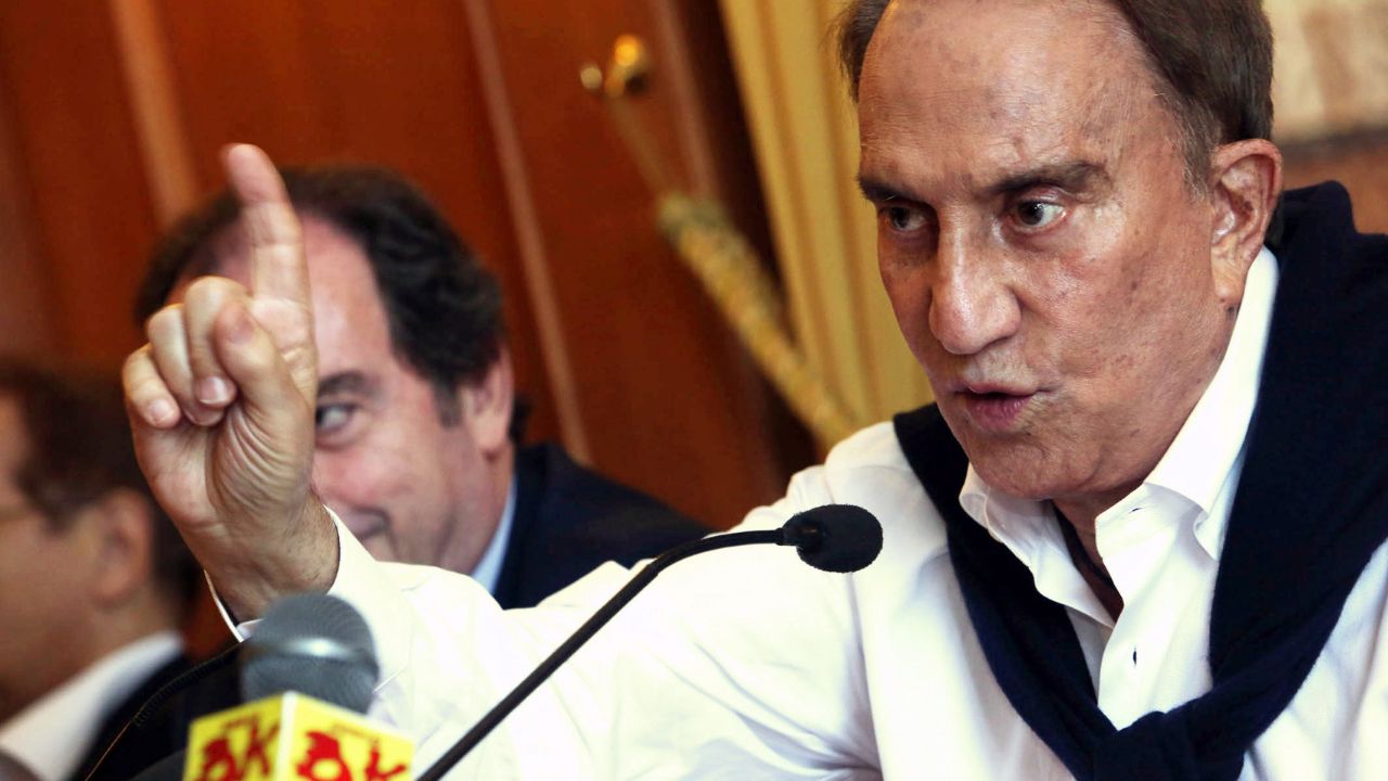 Emilio Fede non ce l’ha fatta: era in condizioni critiche alla Residenza San Fedele