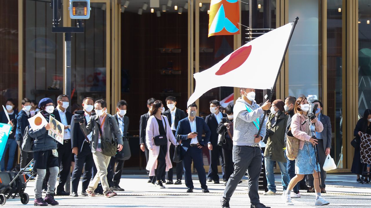 Giappone, continuano le proteste anti-immigrazione dopo le dimissioni di Ishiba