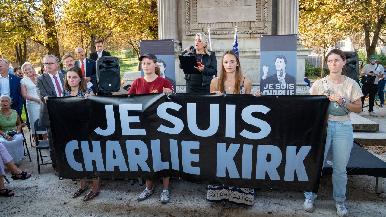 Funerale di Charlie Kirk a Phoenix, attese fino a 100.000 persone