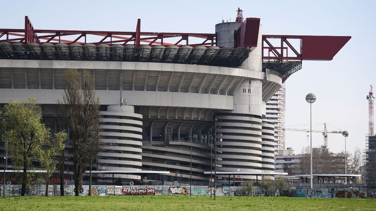 San Siro, la giunta accende la miccia: via libera alla vendita a Inter e Milan