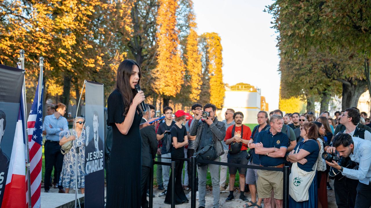 Funerali di Charlie Kirk a Phoenix, migliaia in fila allo State Farm Stadium