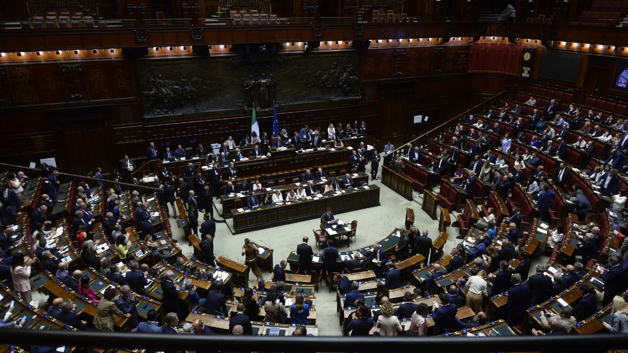 Il clientelismo, ovvero quell’antica rete di favori che strangola la democrazia del nostro paese