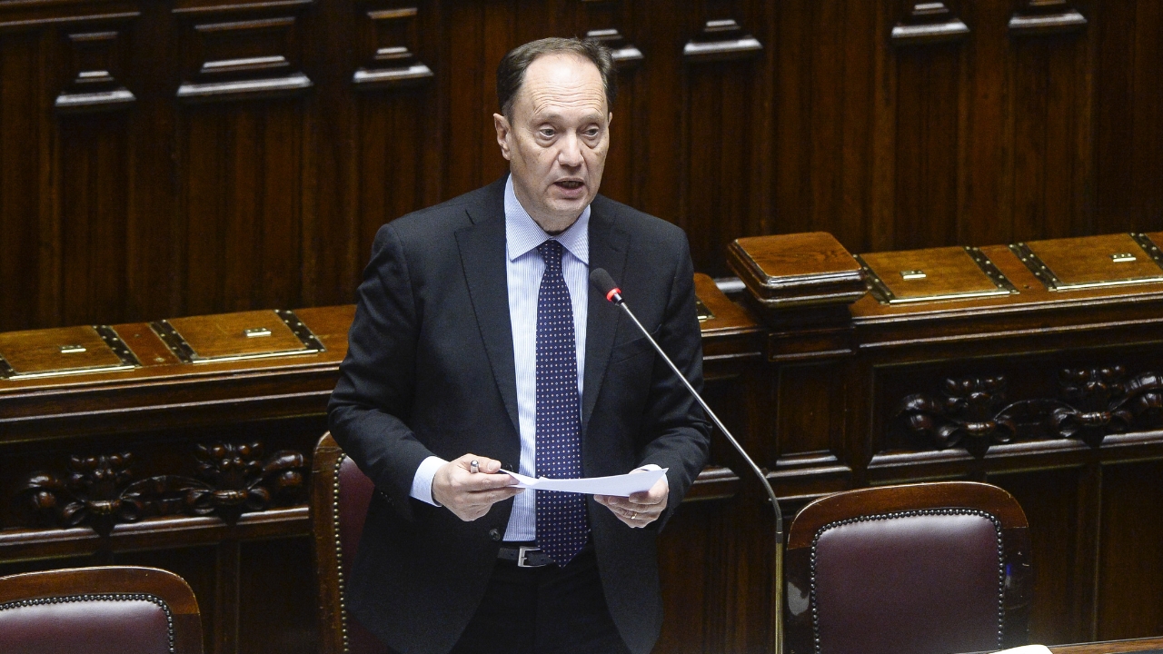 Kirk, Ciriani accusa: «In Italia clima da Brigate Rosse». L’ira di Renzi: «Parole vergognose»