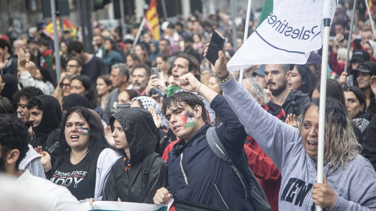 Italiani e Gaza: l’87,7% favorevole al riconoscimento dello Stato di Palestina. Ma la politica restaspaccata