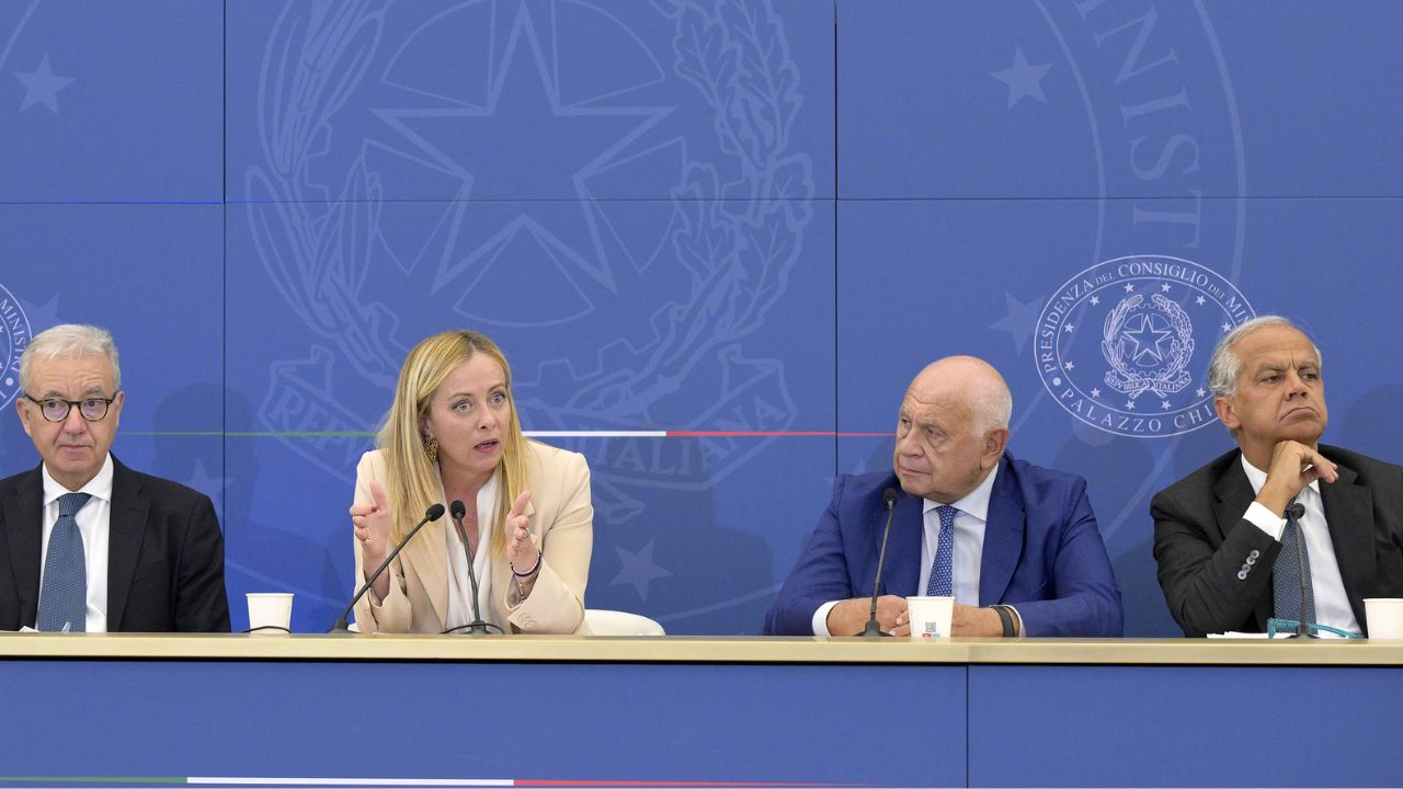 Caso Almasri, la Camera salva Mantovano, Nordio e Piantedosi: stop all’autorizzazione a procedere per i tre ministri