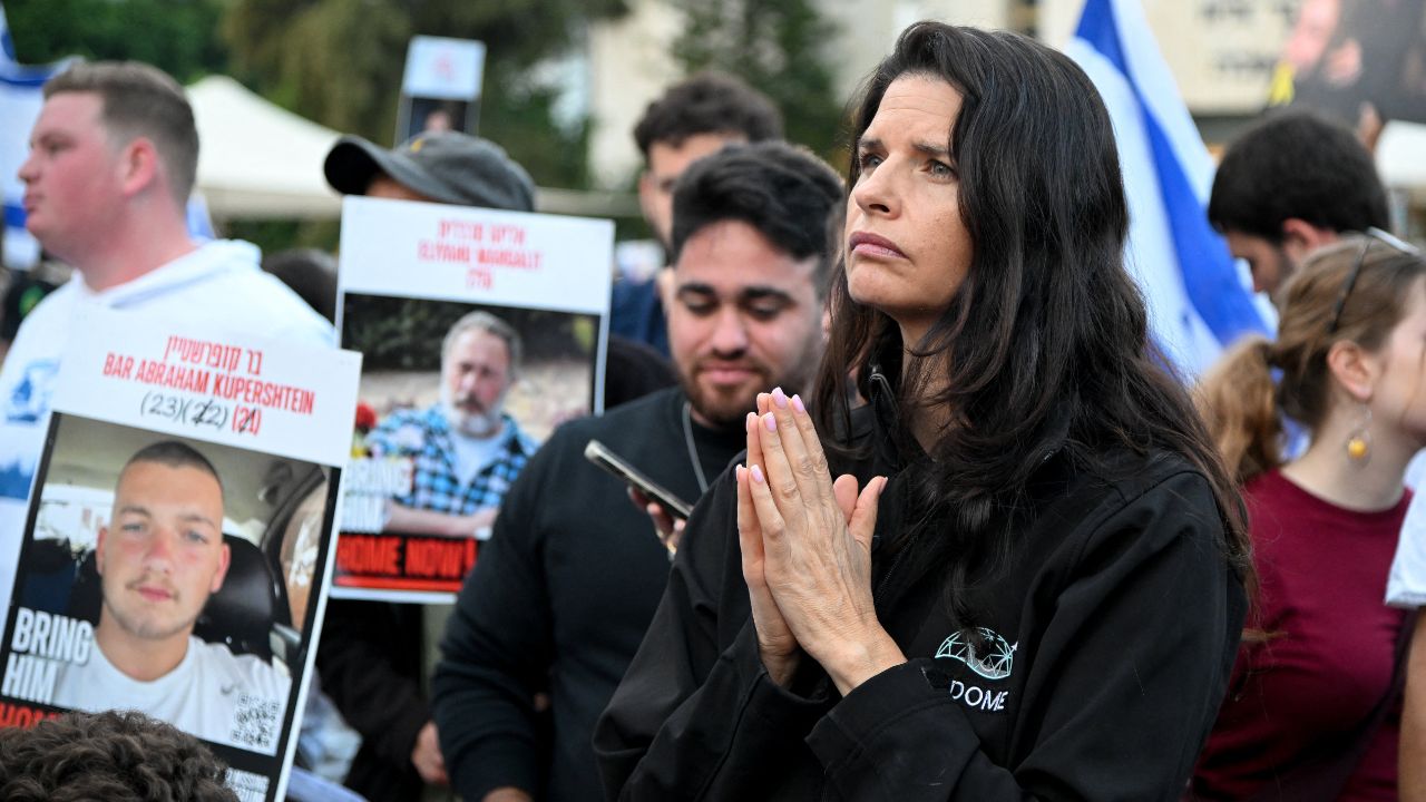 Hamas fa telefonare i rapiti ancora a Gaza alle famiglie prima della loro liberazione