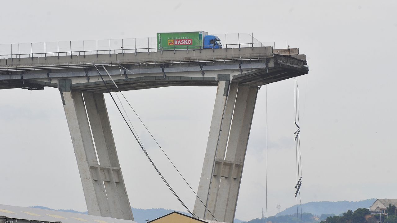 Crollo ponte Morandi, chiesti 18 anni e sei mesi per l’ex ad di Autostrade Castellucci. I pm: “Molti reati prescritti, ma la sua colpa è massima”