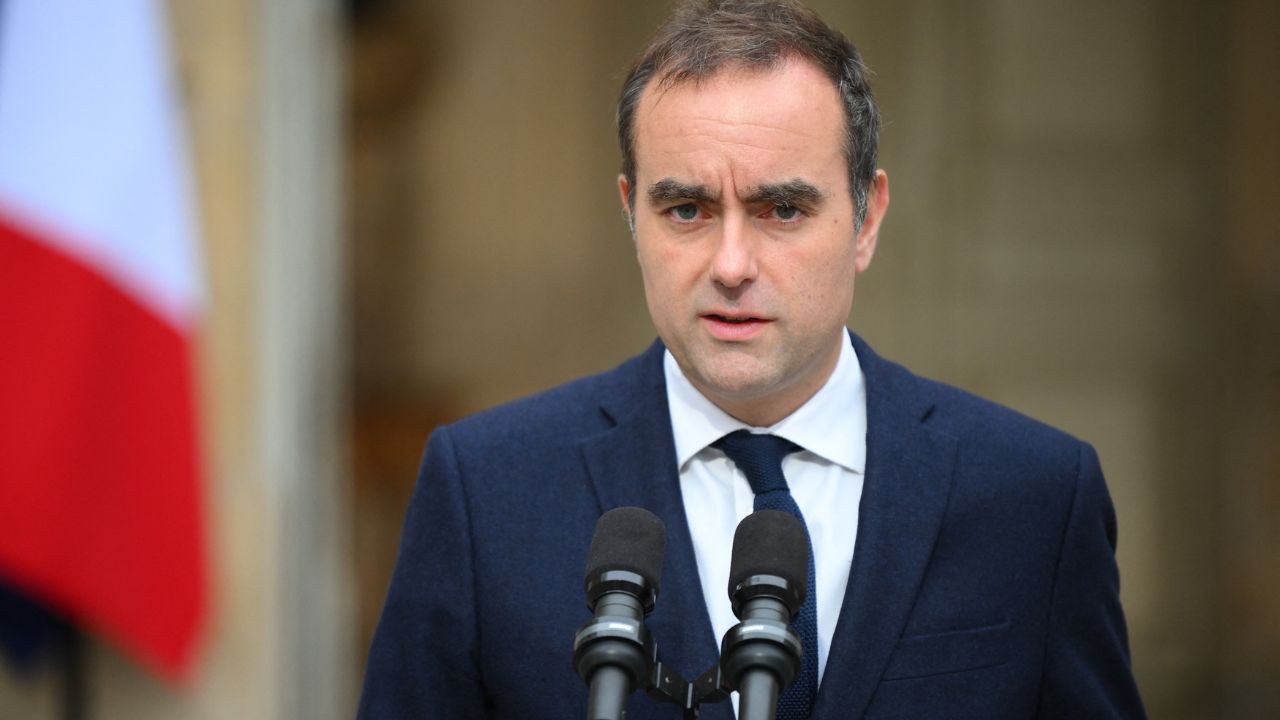 Francia, Macron riconferma Lecornu come primo ministro
