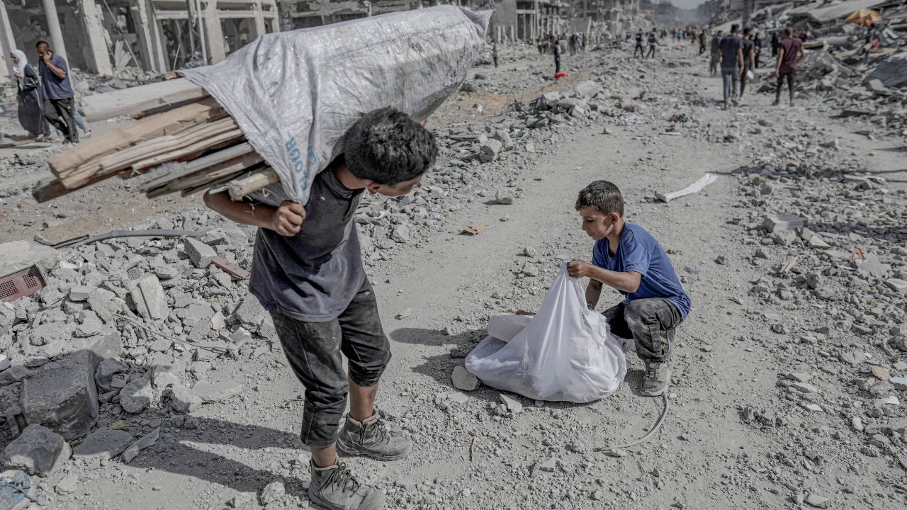 Gaza, tregua dopo 736 giorni: Idf si ritira e migliaia tornano a casa