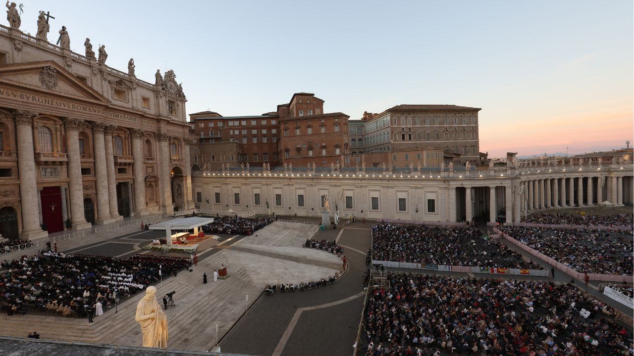Il monito del Papa: “Abbiate l’audacia del disarmo. Non arrendetevi e non accettate che l’orrore diventi normalità”