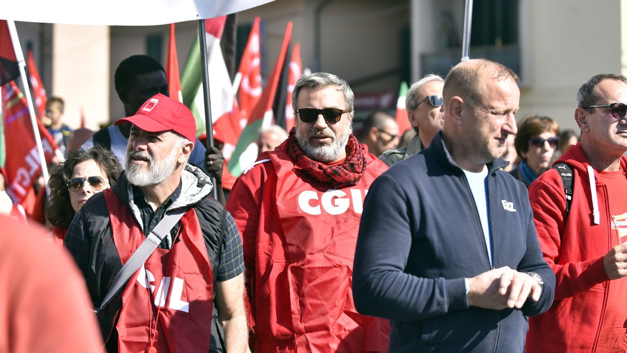 “Democrazia al lavoro”, la Cgil in piazza a Roma contro precarietà e bassi salari