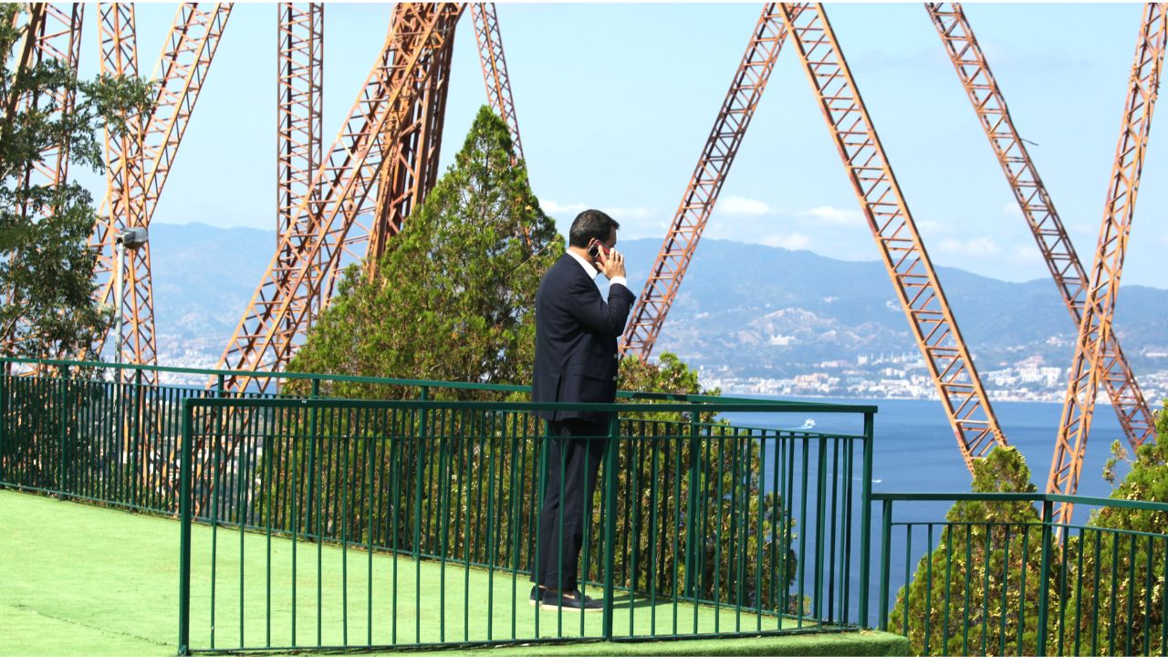 Ponte sullo Stretto, il governo reagisce duramente, ma l’intervento del Quirinale blocca lo scontro