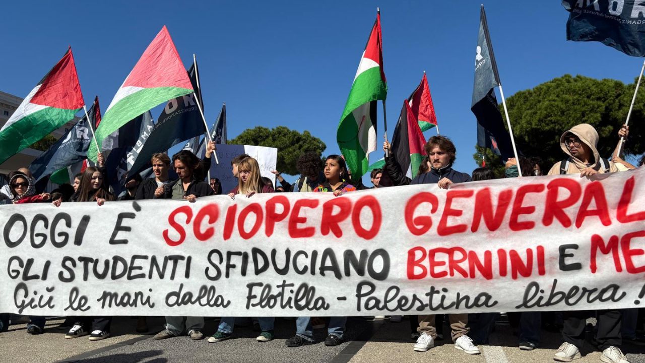 Sciopero a Roma, Non una di meno: “Il governo complice del genocidio”