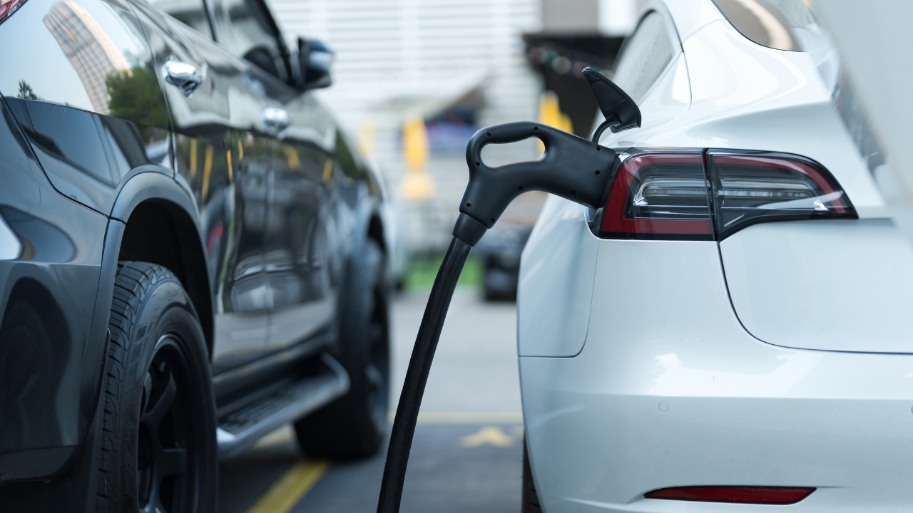 Bonus veicoli elettrici 2025: come funziona, chi può richiederlo e quando arriva il click day