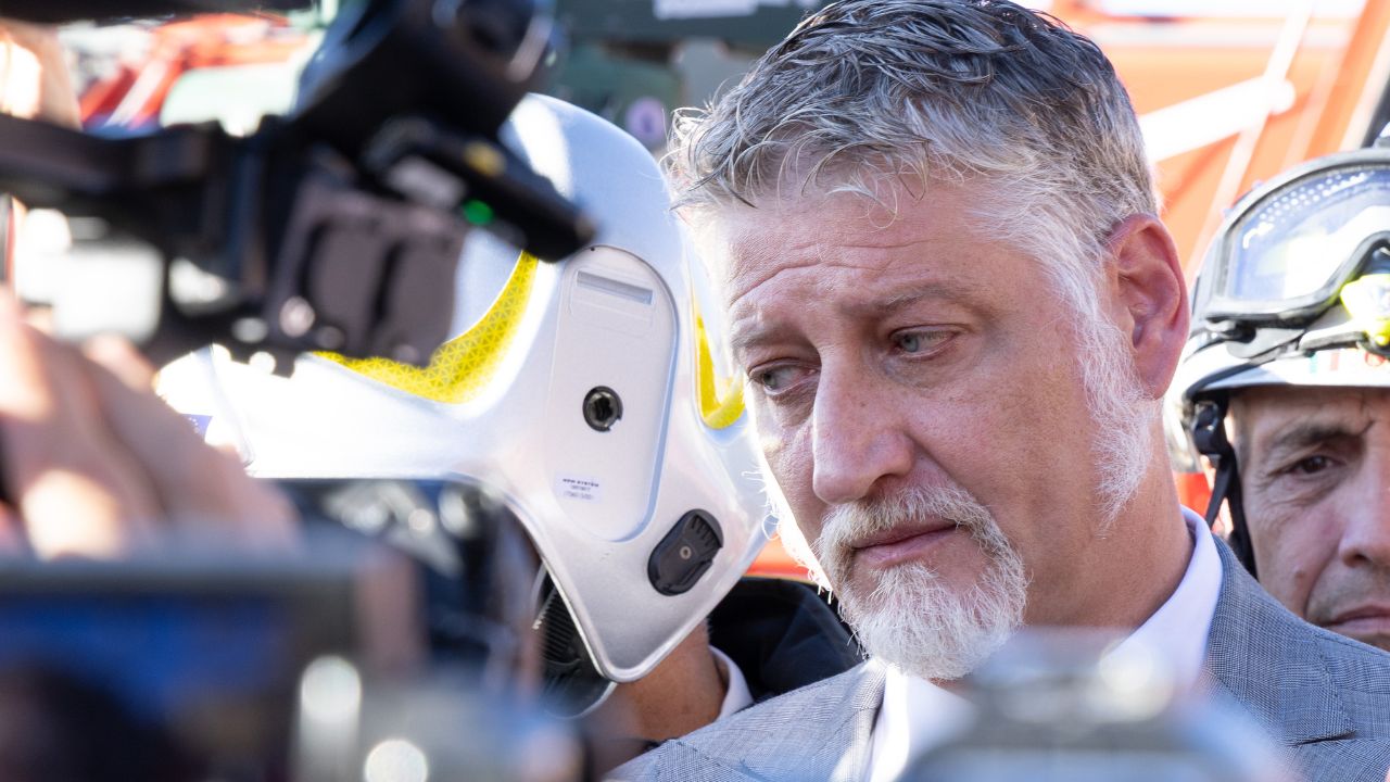 Rivolta del cinema contro Giuli: “I 100 milioni? Fumo negli occhi”. Il ministro rivendica, il settore parla di trucco contabile