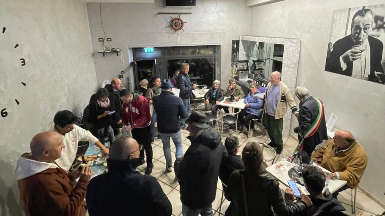 BookCrossing Capodimonte, inaugurata la prima postazione al Bar del Porto
