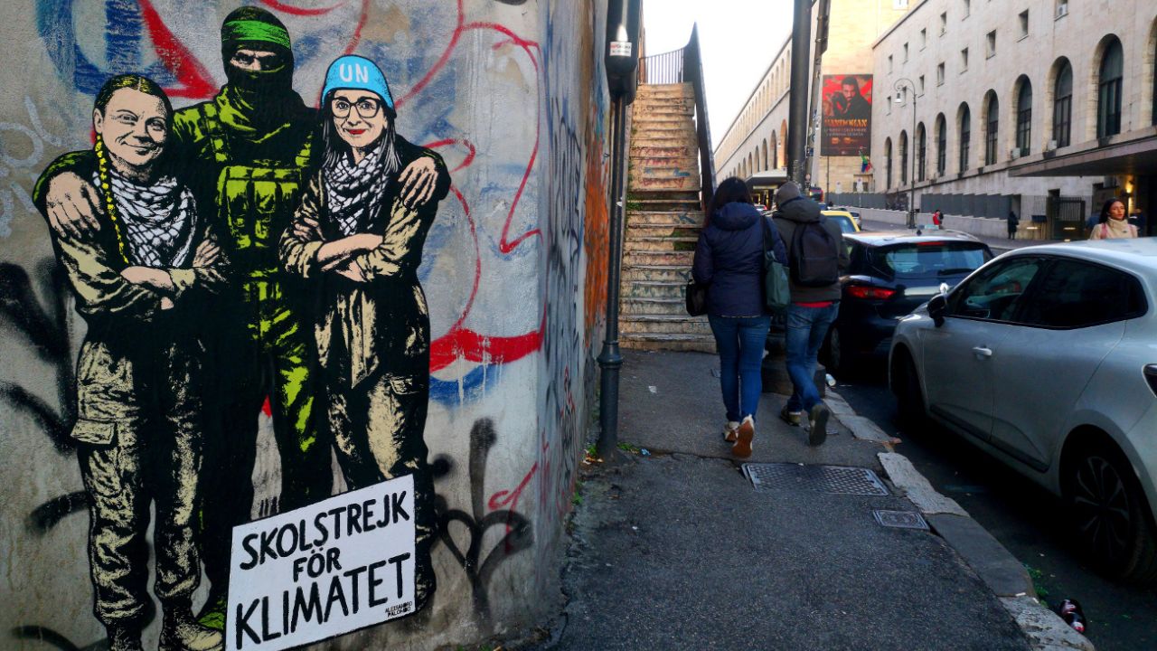 Pro Pal oscurano il murale con Thunberg e Albanese a poche ore dalle manifestazioni