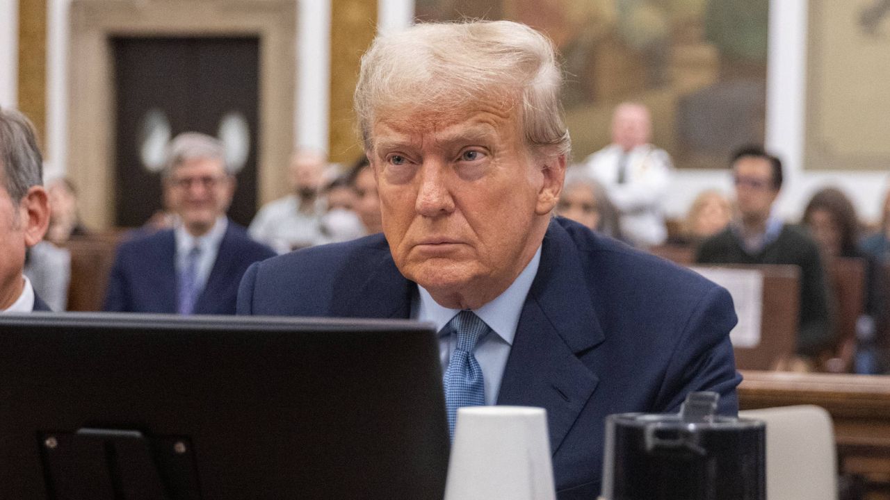 Epstein, nuove mail riaprono il caso: «Trump sapeva delle ragazze». E il fratello: «Ora emerga tutta la verità»