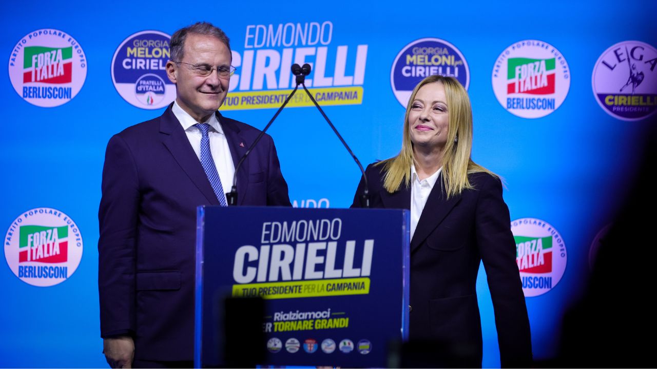 FdI rilancia l’arma dell’abusivismo per spingere Cirielli in Campania, regione con metà delle case costruite fuori legge