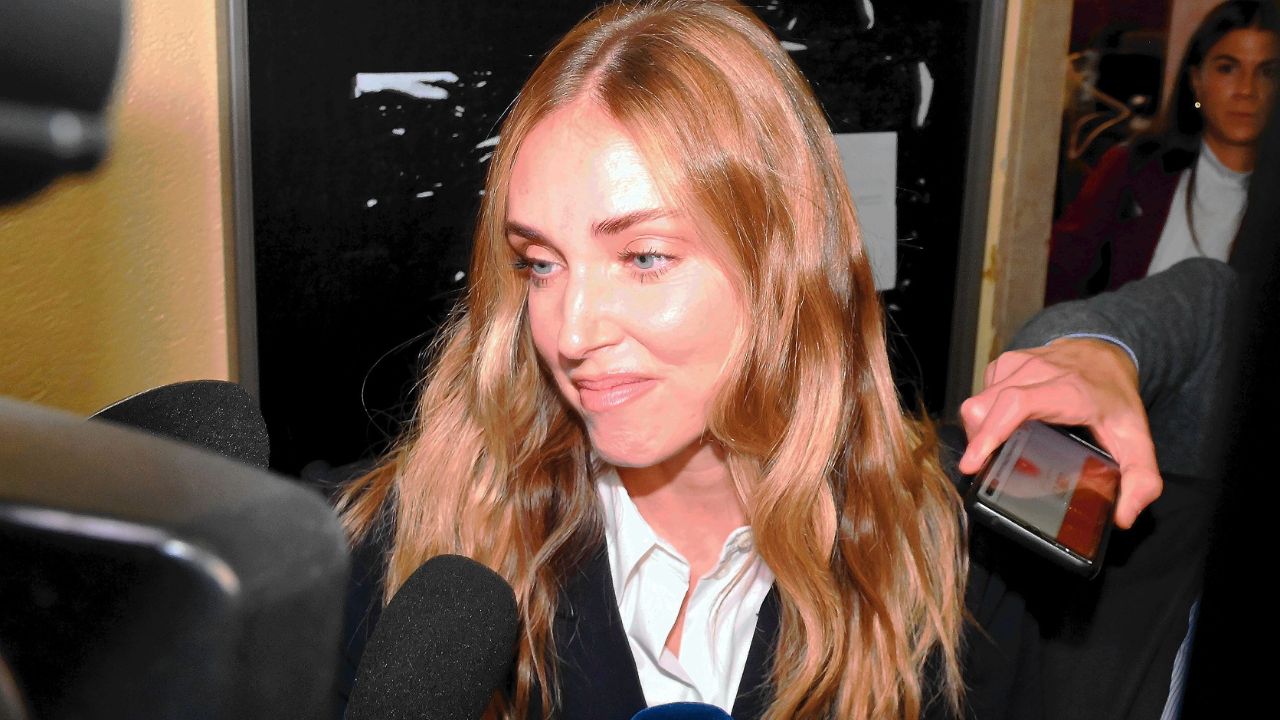 Chiara Ferragni, dall’impero al candelabro: ora la regina dei social prova a salvarsi vendendo “good vibes” in un vasetto da 39 euro