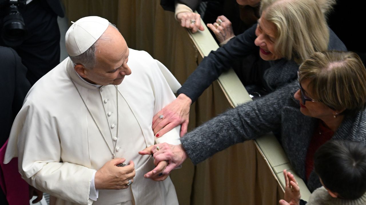 Papa Leone celebra la sua prima messa della notte di Natale