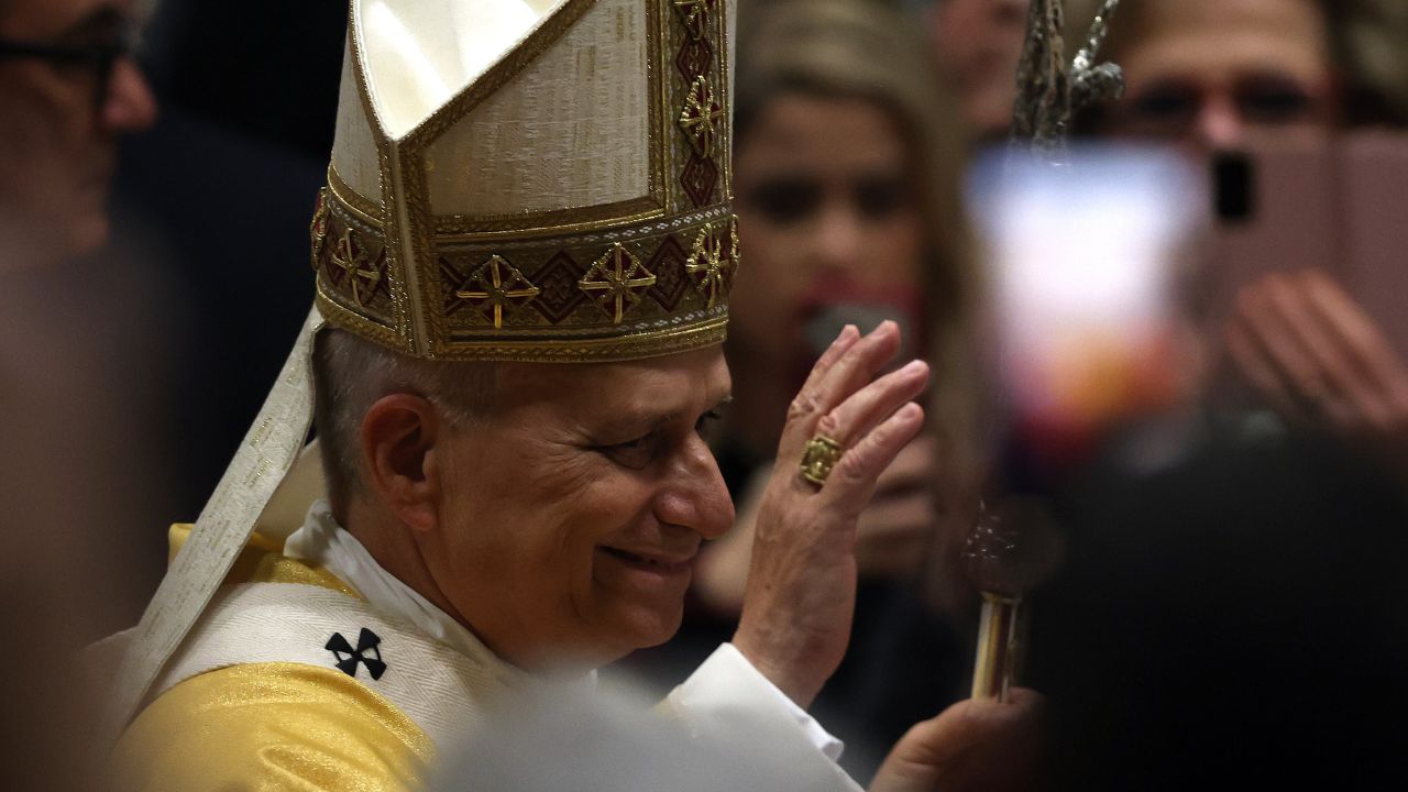 Papa Leone celebra la sua prima messa della notte di Natale