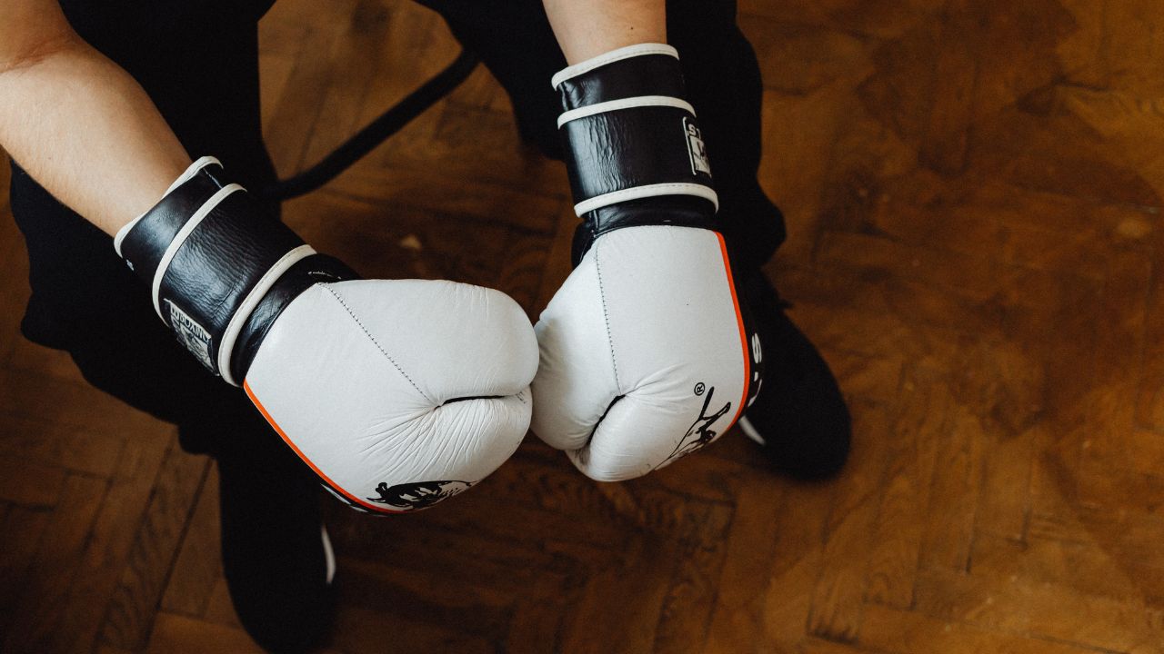 Dal pugilato leggero al ring federale: esordio vincente per Lorenzo Mattia Berlusconi, che debutta tra i “grandi” e convince