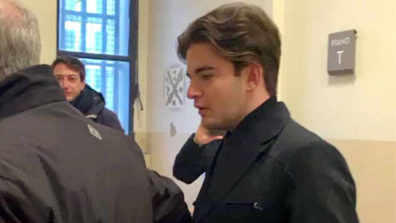 Caso La Russa Jr, il giudice chiude per 25 mila euro: estinto il reato di revenge porn, la ragazza fa appello