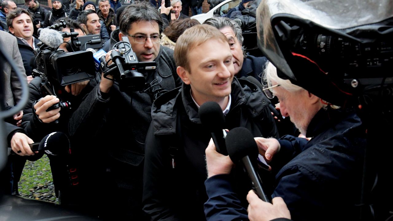 Garlasco, l’ultimo atto dell’incidente probatorio: Stasi in aula a sorpresa mentre il Dna riapre il caso