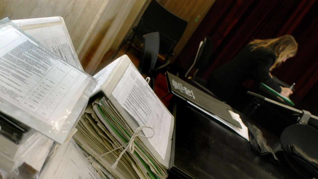 Il tribunale di La Spezia riconosce a un tredicenne il cambio di sesso anagrafico: “Scelta consapevole”, ma esplode la polemica nazionale