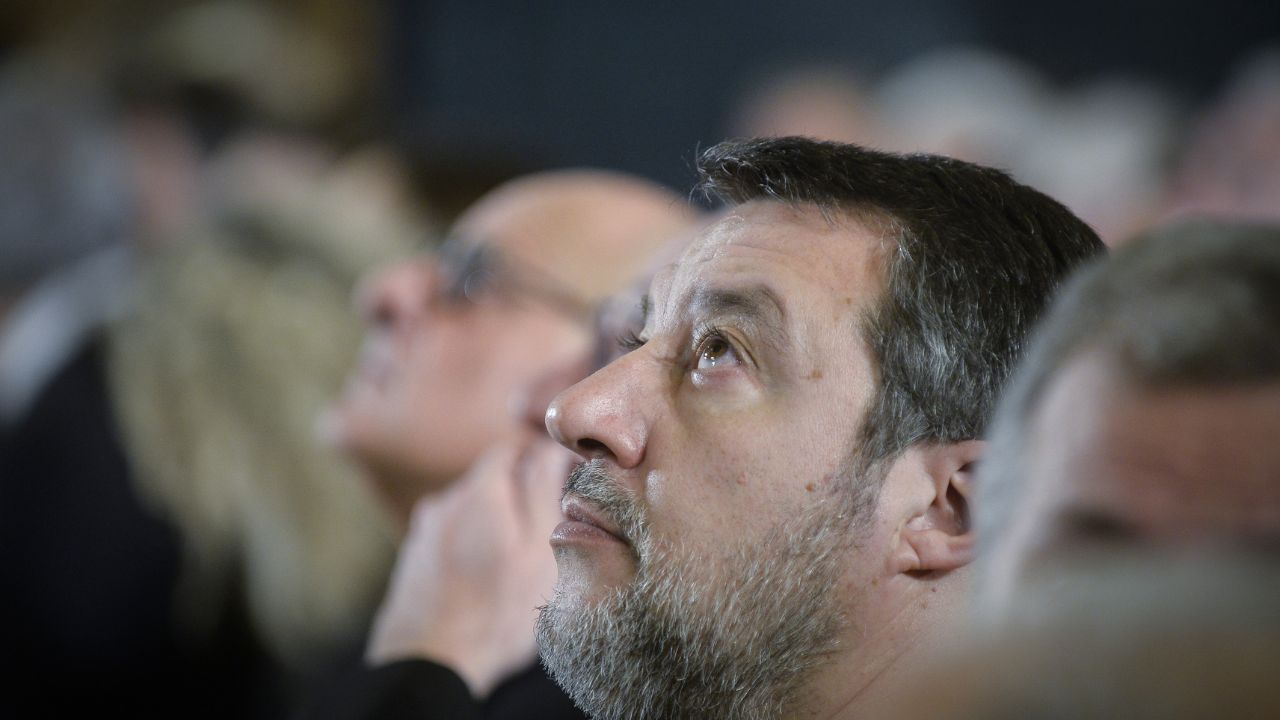 Natale della politica, tra meme, appelli alla pace e polemiche: dagli auguri social di Meloni e Calenda ai video di Conte, Renzi, Tajani e Santanchè