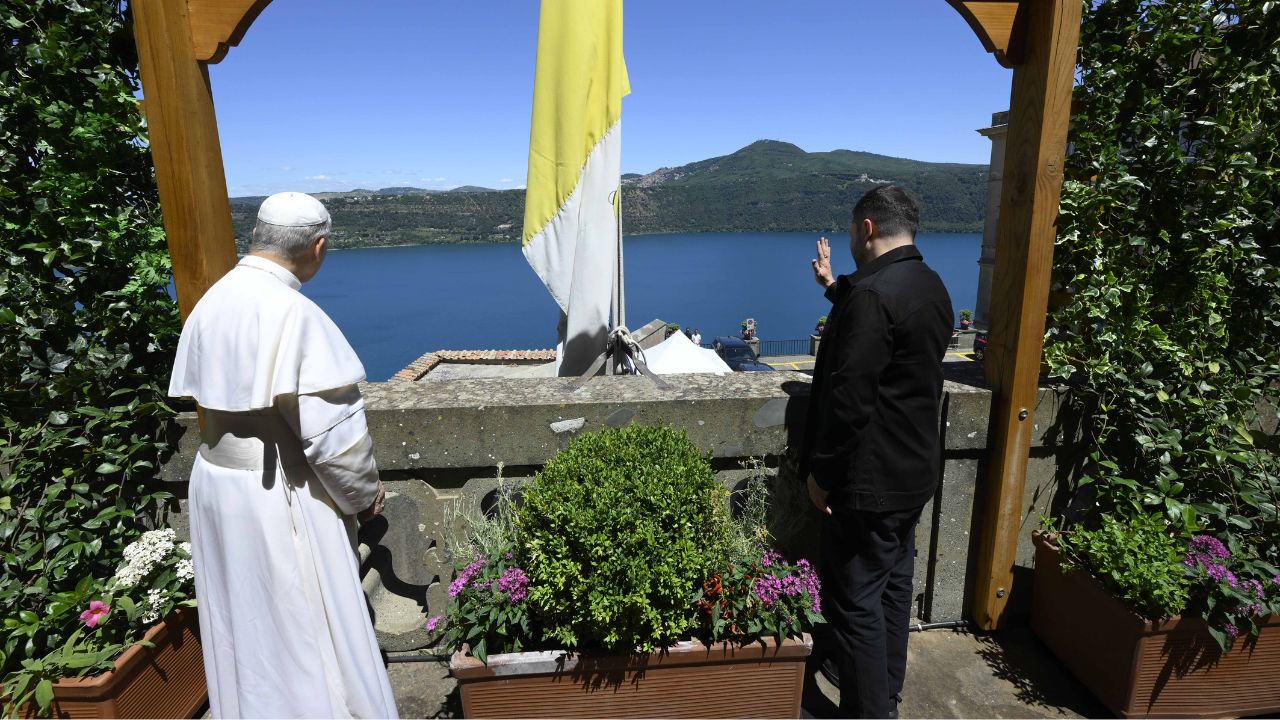 Papa vede Zelensky a Castel Gandolfo, Meloni lo attende a Palazzo Chigi