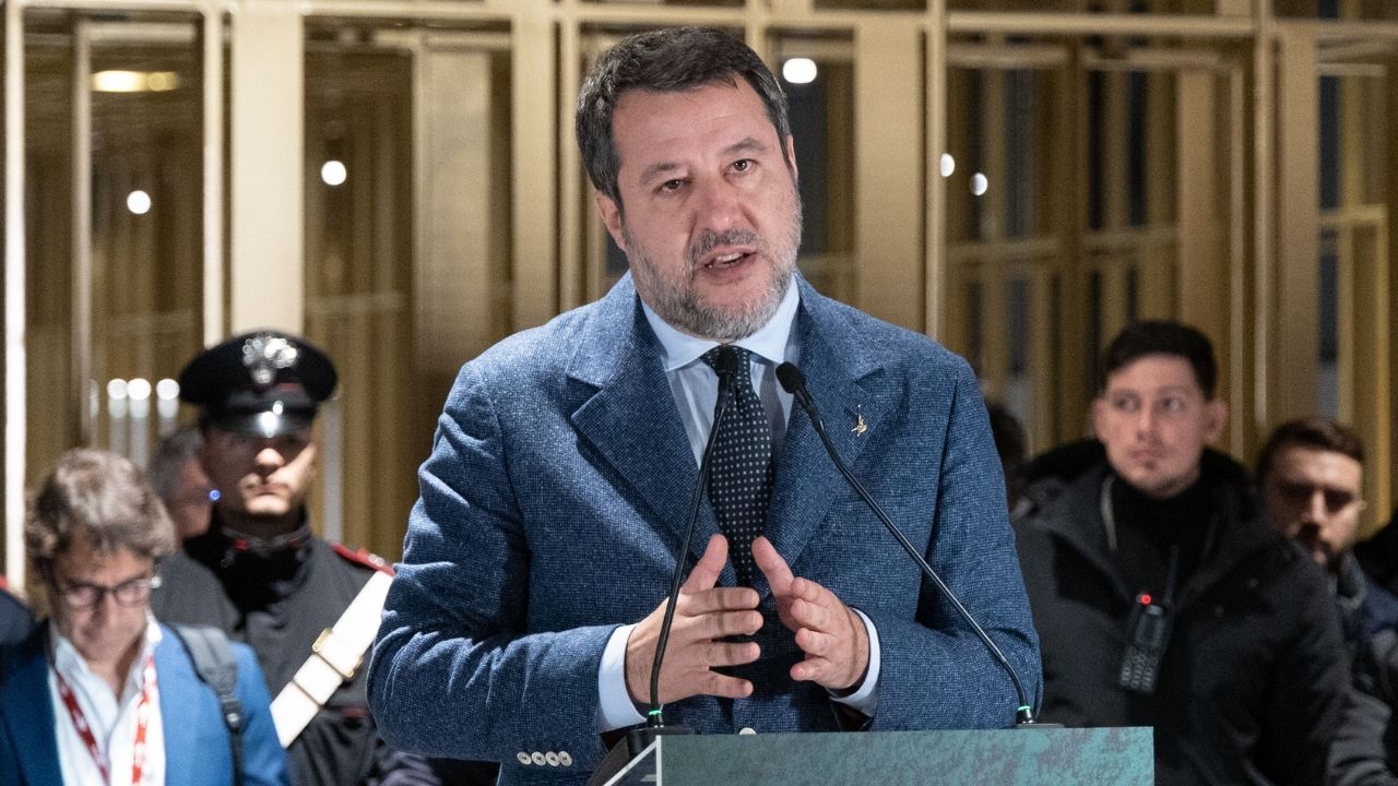 Salvini accorcia il discorso per gli hamburger: «God bless America e viva l’Italia». E l’ambasciatore lo chiama sempre “Mario”