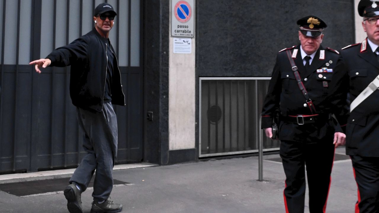 Domani primo match in tribunale a Milano. Signorini contro Corona, resa dei conti: chiesto lo stop d’urgenza a “Falsissimo”