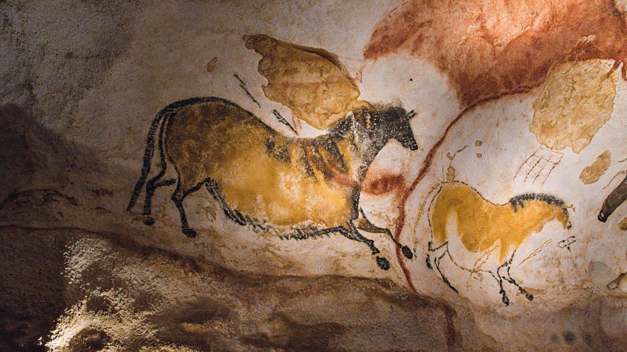 La più antica pittura rupestre risale ad almeno 67.800 anni fa, ecco la grandiosa scoperta in Indonesia