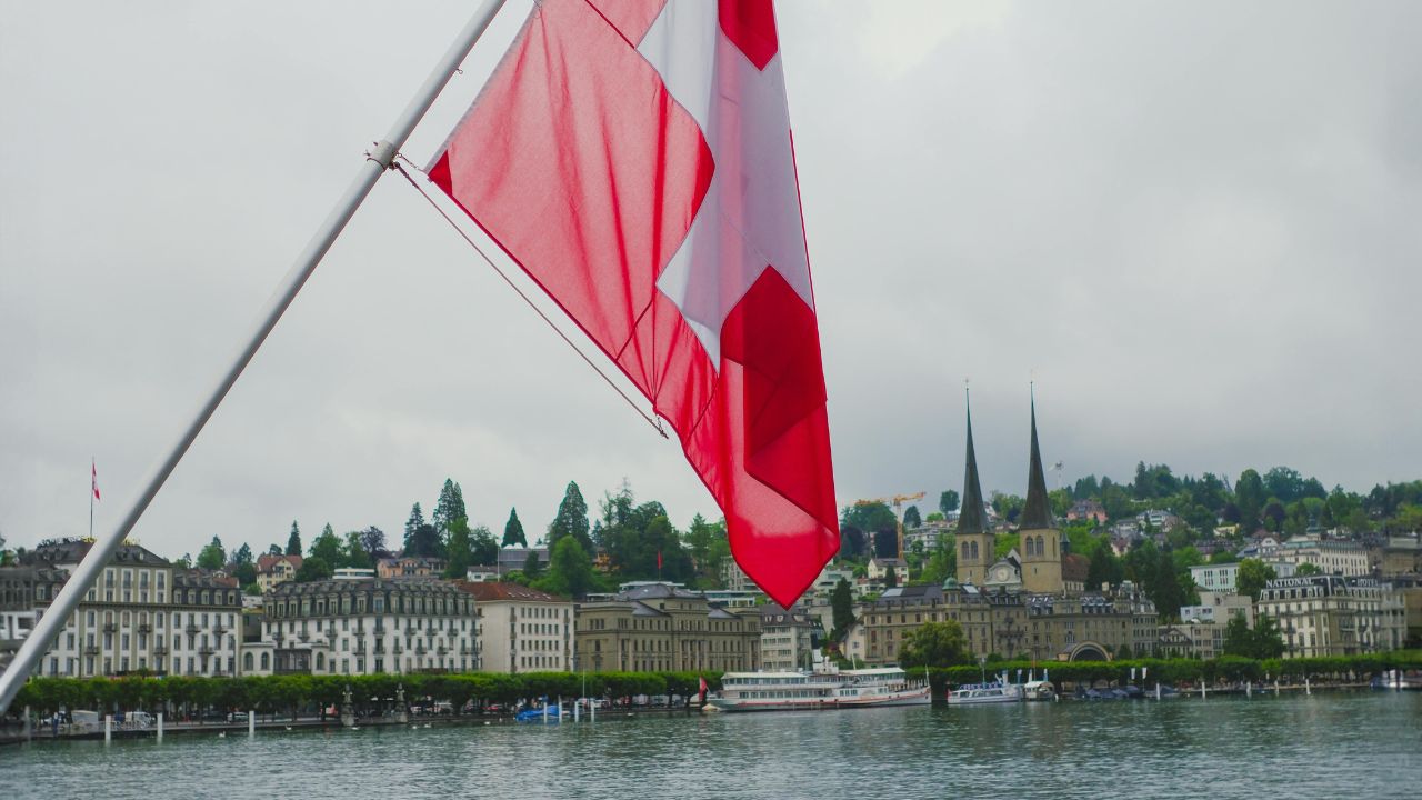 Il riciclaggio dei clan romani passa dalla Svizzera: arrestato a Ginevra il consulente finanziario del clan Senese
