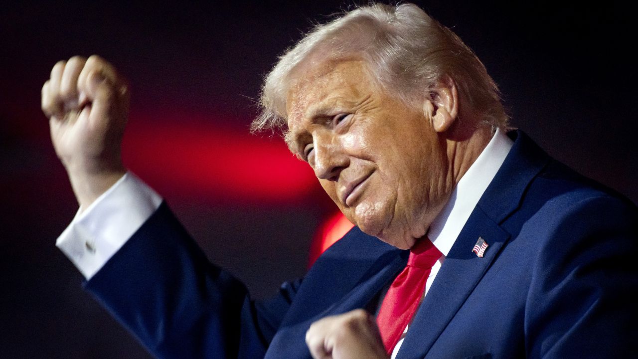 Trump tradisce la democrazia: prepara la guerra civile per cancellare le elezioni di medio termine