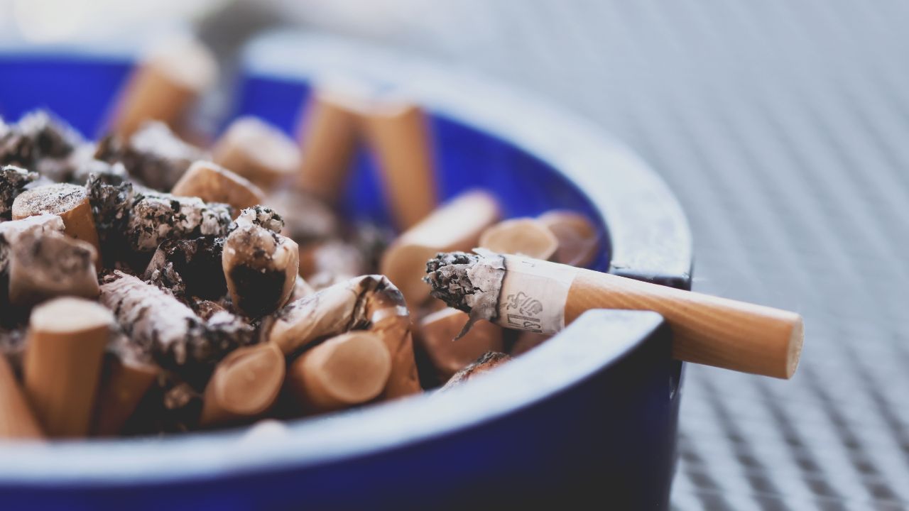 Al via la raccolta firme per aumentare di 5 euro il prezzo delle sigarette