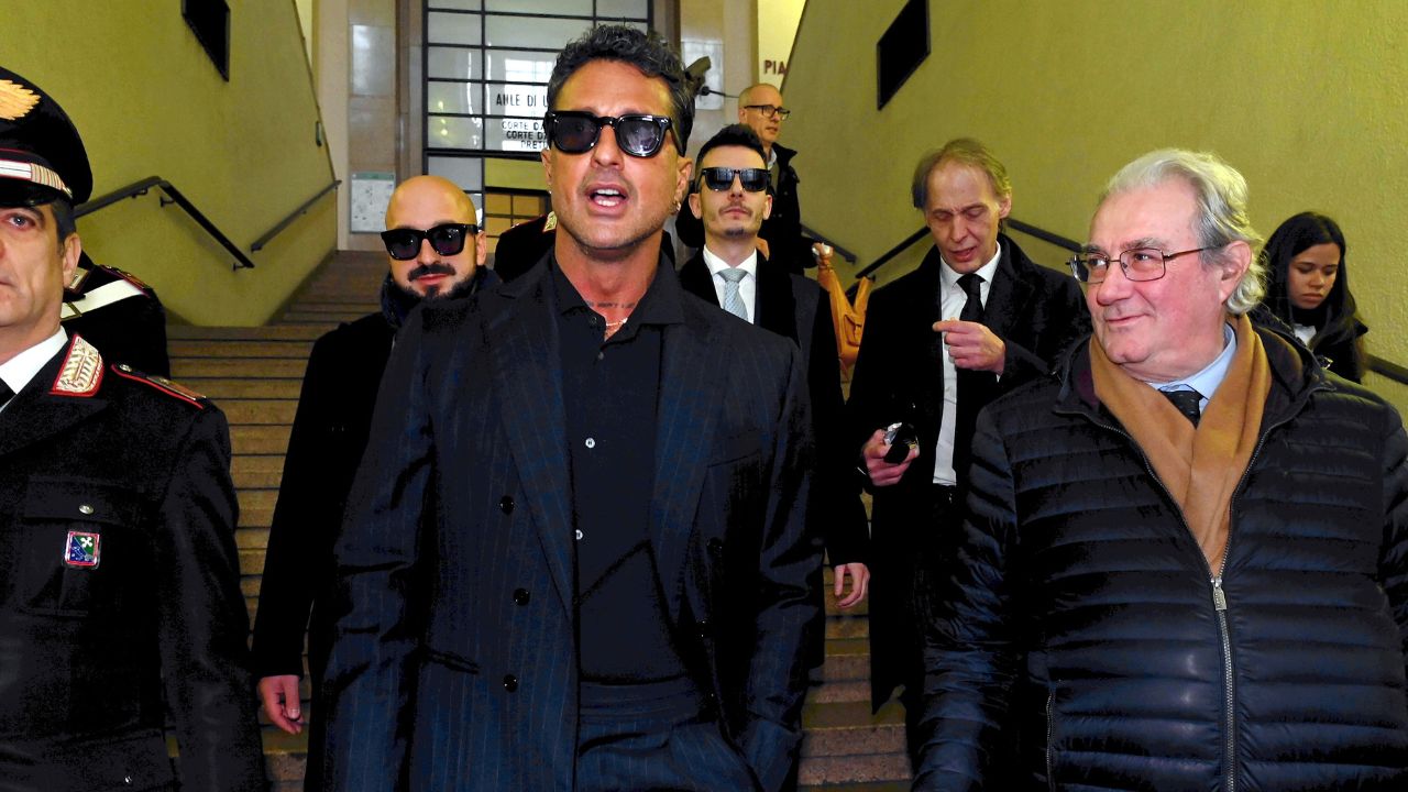 Corona all’udienza sull’affaire Signorini snocciola cifre monstre sulle performance social di Falsissimo. Ma i conti non tornano.