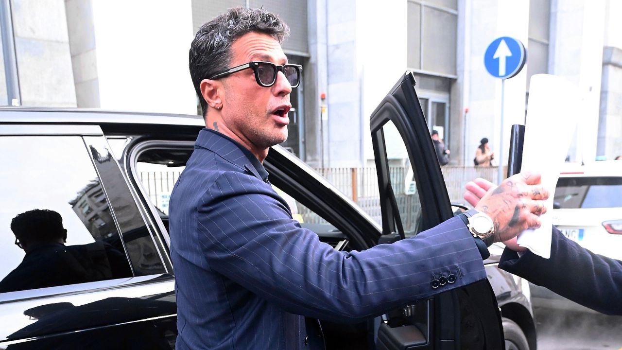 Falsissimo, Corona torna all’attacco su Berlusconi: “113 miliardi di lire e nessuno ha mai capito da dove venissero”