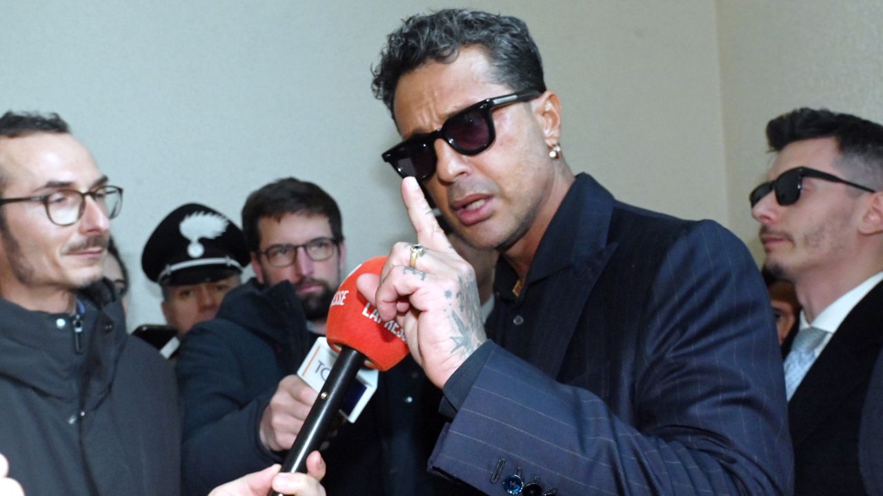 Corona, si apre un altro fronte giudiziario: Filippo Champagne lo querela per diffamazione. E a Milano scherzano: “Apriremo un tribunale solo per lui”