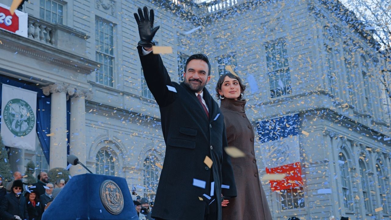 Il fantasma di Gracie Mansion dà il benvenuto al sindaco di New York: tra passi notturni e luci ribelli la “Piccola Casa Bianca” ha un inquilino che non paga l’affitto