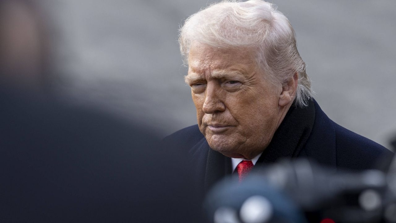 Trump giù nei sondaggi: l’America boccia sanità, immigrazione e dazi, e la “fissa” per la Groenlandia diventa un boomerang