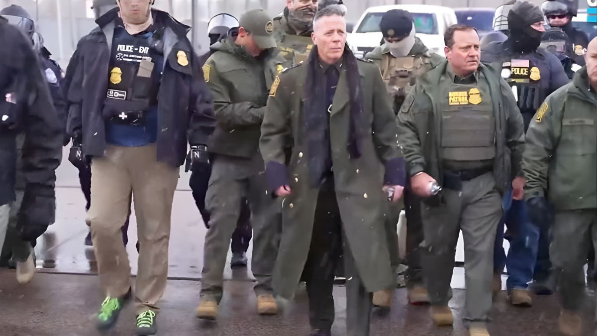 Il volto duro delle retate di Trump: Gregory Bovino, lo “sceriffo” con radici calabresi che divide l’America