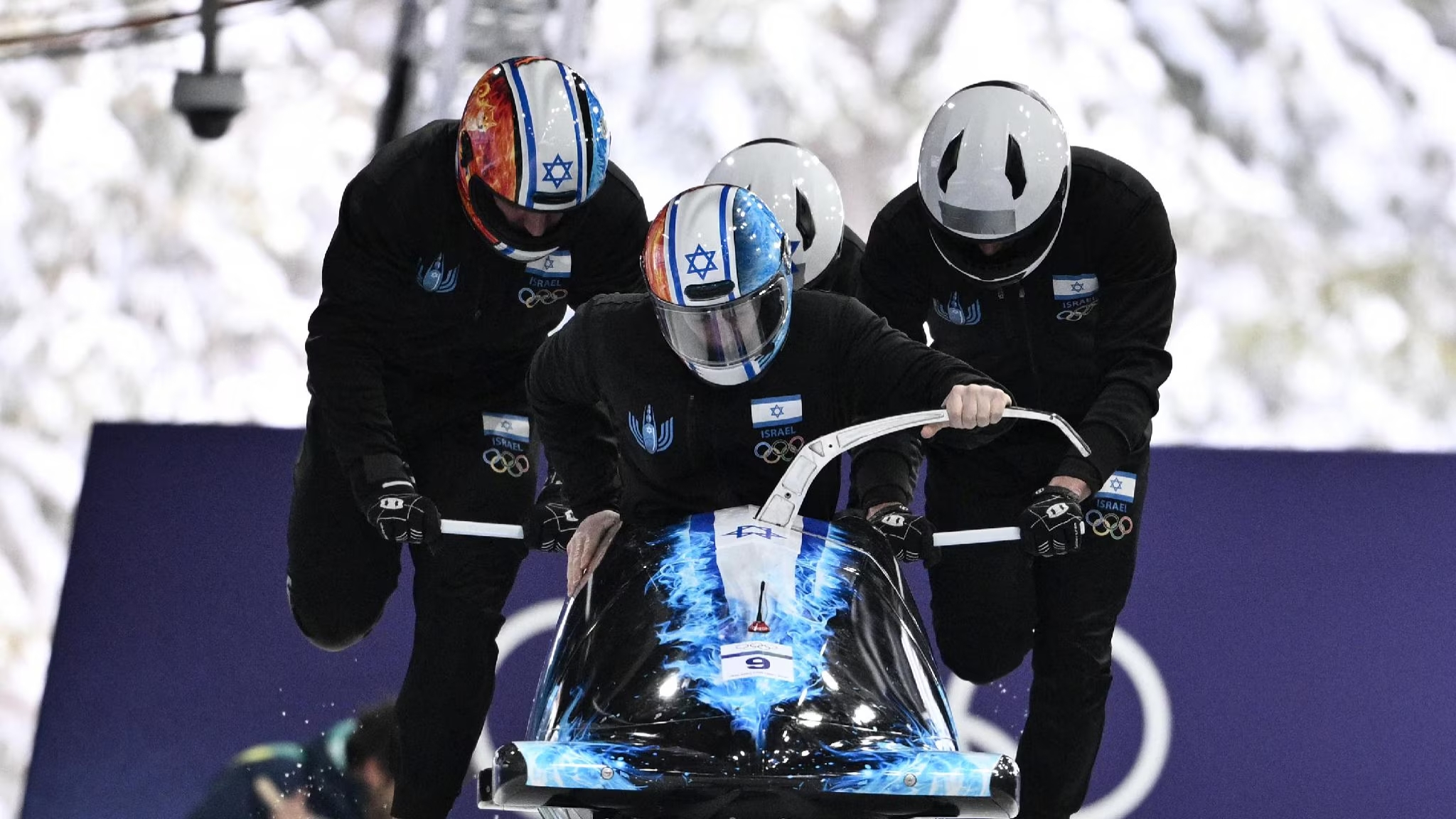 Fuorionda choc su Rai 2 nella gara di bob a quattro: “Evitiamo l’equipaggio Israele”. Rossi avvia l’istruttoria, scuse in diretta